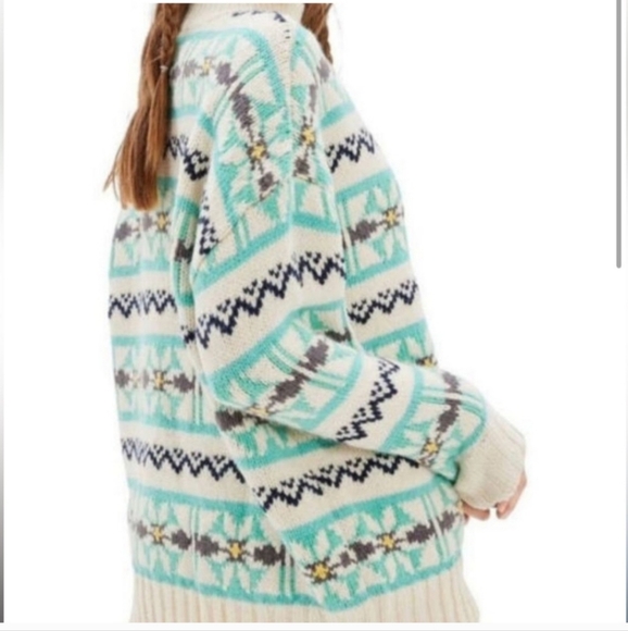 American Eagle WOMEN'S US SMALL Oversized Fair Isle Cream/Green Mockneck Sweater - Picture 2 of 5